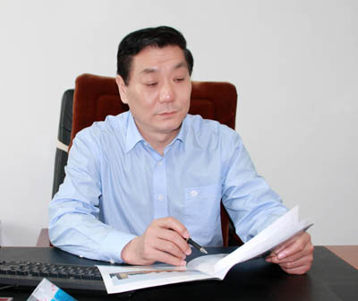 滕州市人大常委会副主任、市总工会主席 姜繁茂。 滕州市人大常委会副主任、市总工会主席 姜繁茂。
